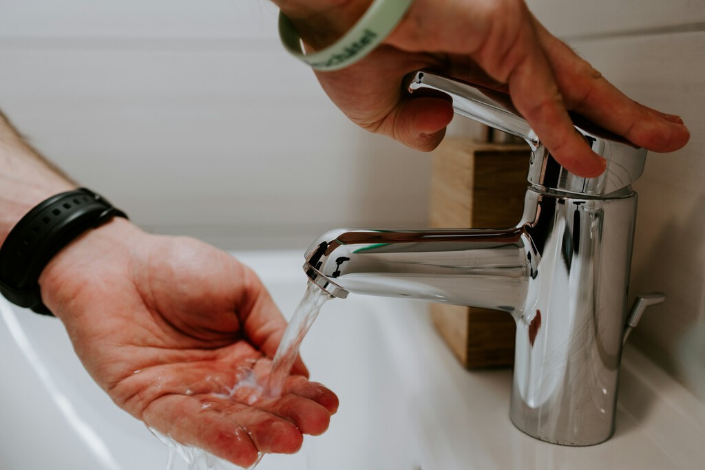 La OCU lo deja claro: esto es lo que podemos hacer en casa para ahorrar agua y bajar la factura 