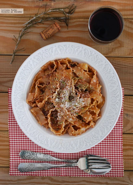 Mafaldine al vino tinto: receta facilísima de pasta en una sola olla