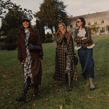 Ralph Lauren firma el bolso marrón chocolate que las mujeres de +40 más estilosas llevarán este otoño 