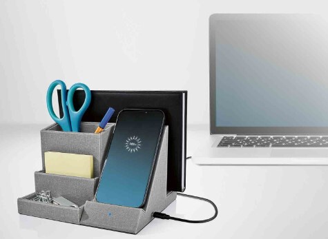 Ordena tu mesa de trabajo para el próximo curso con este organizador del Lidl que tiene sorpresa: puede cargar la batería de tú móvil