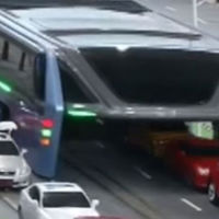 El autobús chino que se salta los atascos ¿podría ser viable?