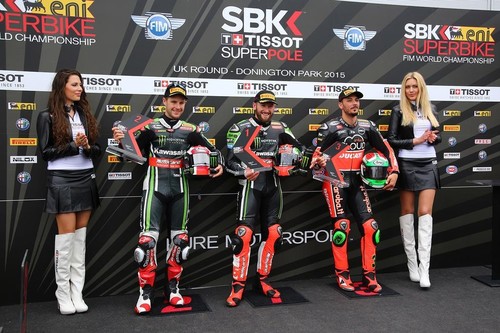 Superbikes Gran Bretaña 2015: pole para Tom Sykes y Kenan Sofuoglu