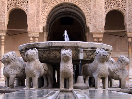 Guías voluntarios de la Tercera Edad en la Alhambra
