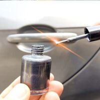Muchos se han acostumbrado a usar barniz de uñas para pintar los rayones de sus autos. No es buena idea