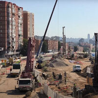Mirar obras ya no es cosa de jubilados. Hay miles de personas enganchadísimas a YouTube viendo en directo el caos urbanístico de Madrid