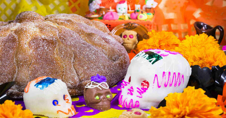 ¿Qué debes colocar en tu ofrenda de Día de Muertos y qué significan esos elementos?