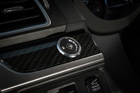 Subaru Outback Black Edition botón GLP