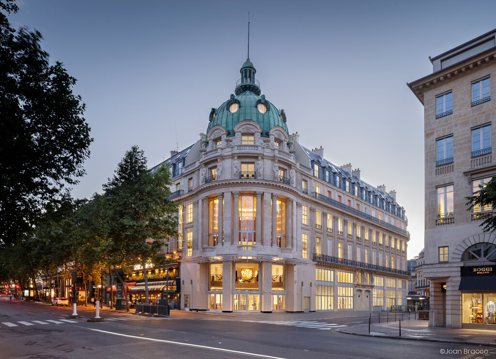 Samsung da un golpe en la mesa y monta sus espectaculares pantallas Onyx en este icónico cine de París 
