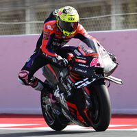 Festival Aprilia: Aleix Espargaró revienta el récord de Montmeló y Honda toca fondo con otra caída de Marc Márquez
