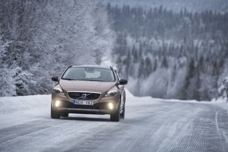 Volvo añade un nuevo motor a la gama V40 y aumenta la oferta de motores con tracción total