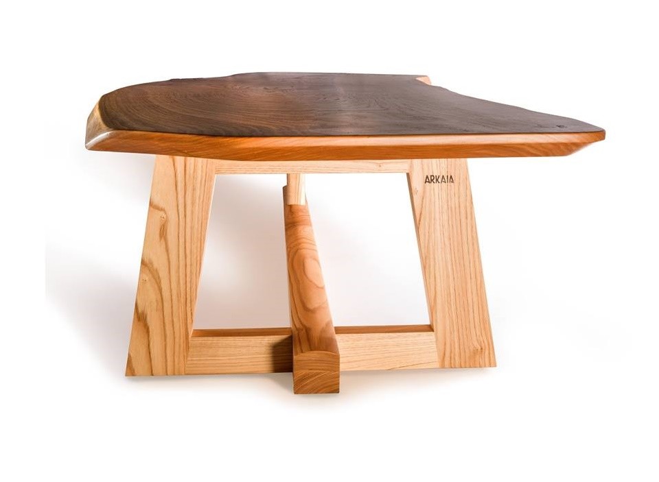 Arkaia, muebles artesanales hechos con maderas irregulares