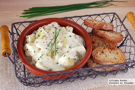 Patatas en salsa cremosa de cebollino y mostaza. Receta de guarnición