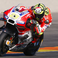 Andrea Iannone al final se lo piensa mejor y cambia de opinión: no se operará el hombro izquierdo