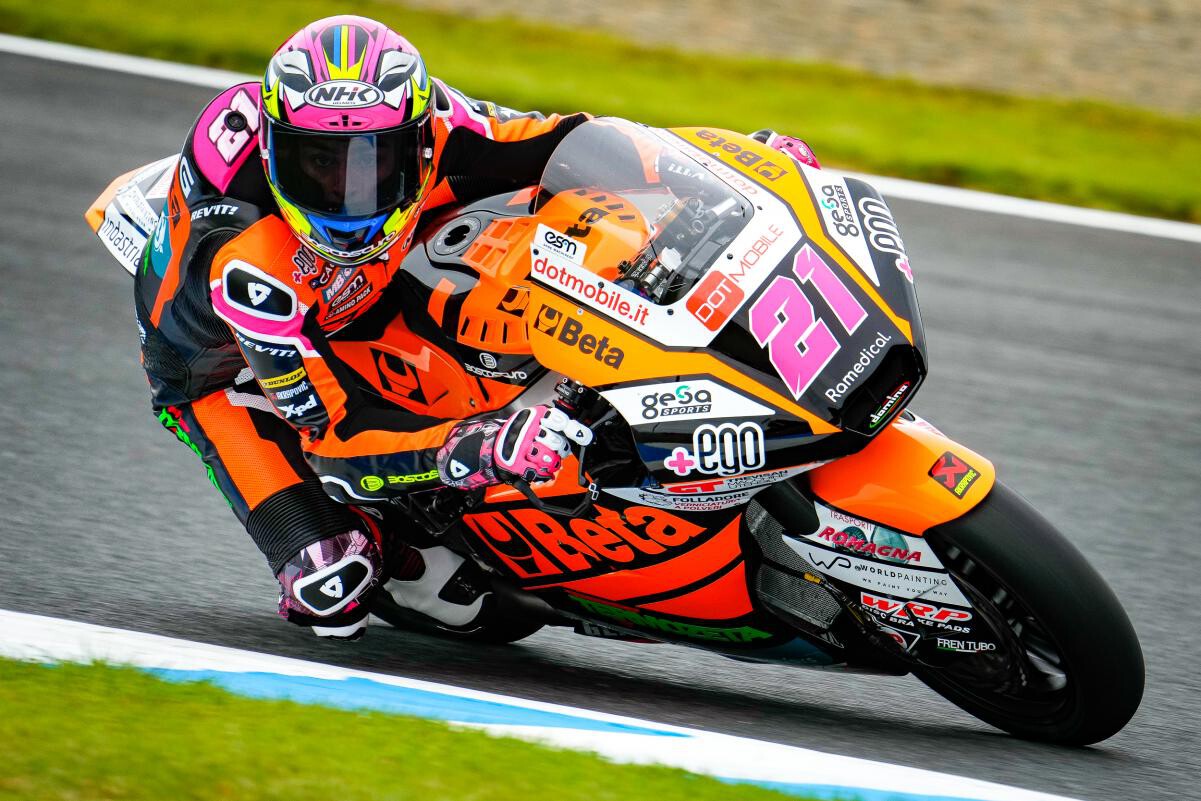 Alonso López arrasa y Augusto Fernández hace una pifia de campeonato en la carrera de la vergüenza