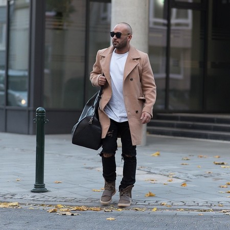 La camiseta blanca: un básico como estrella del street-style esta semana