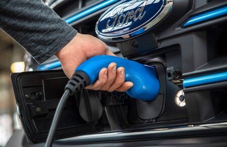 Adiós al Ford Mondeo y hola a un motor híbrido: los cambios para Ford Almussafes desde 2022
