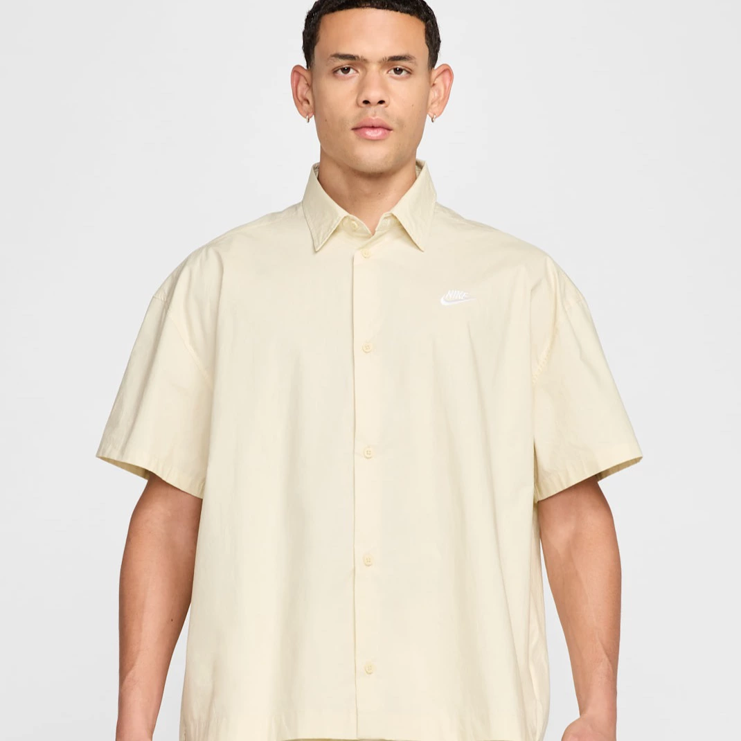 Nike Club
Camisa de manga corta con botones - Hombre