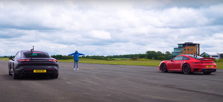 ¡Batalla en casa! El Porsche Taycan Turbo S y el Porsche 911 Turbo S se enfrentan en un duelo de aceleración fratricida