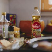 El Corte Inglés vuelve a tener aceite de oliva barato: el litro de Carbonell ya cuesta menos de 5 euros