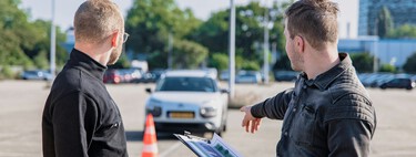 La Unión Europea lleva diez años debatiendo sobre acabar con las autoescuelas. Esta es la posición de la DGT hoy