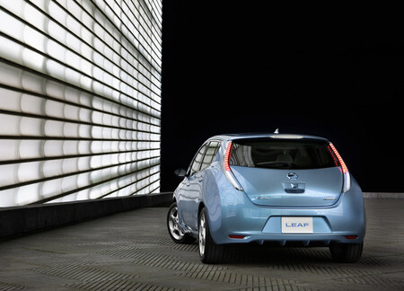 Nissan Leaf 2011 1600 1d