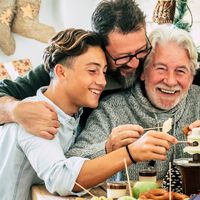 Las familias con mayores de 65 en casa pueden acogerse a este  nuevo beneficio fiscal