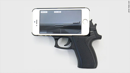 Ir a un aeropuerto con una funda-pistola no es una buena idea