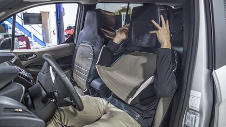 El día que Ford disfrazó de asiento a un señor en aras del desarrollo de la conducción autónoma