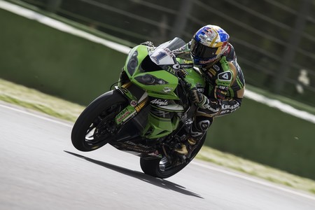 Kenan Sofluoglu gana en Imola y consigue su segunda victoria consecutiva. Lucas Mahías, ha sido segundo