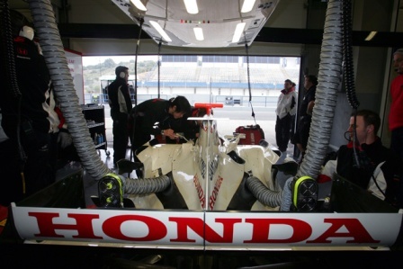 Super Aguri podría estar condenada si Honda no hace algo