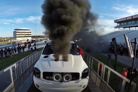 Tres turbos, 2.000 CV y... ¡boom! No habías visto un motor volar literalmente por los aires, hasta ahora