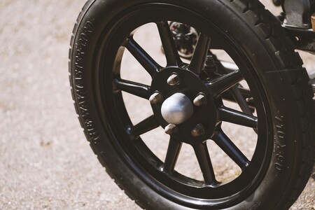 Aston Martin Vantage Roadster A3 2021 002