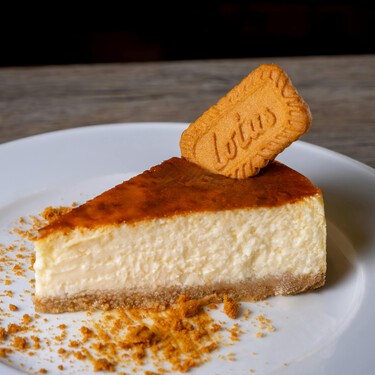 Cómo hacer un cheesecake con 5 ingredientes sin horno: queda tan cremoso como una nube