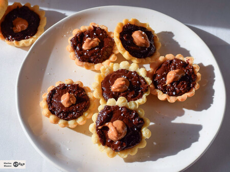 tartaletas de chocolate con crema de cacahuete