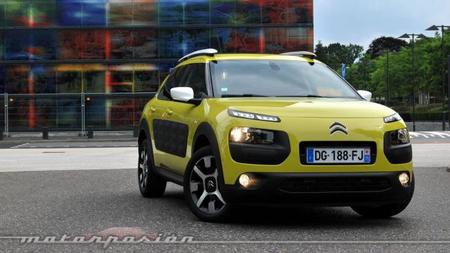 ¿Qué pasa cuando golpeas con un martillo los Airbump del Citroën C4 Cactus?