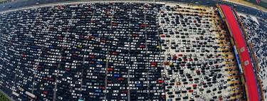Las imágenes por satélite desvelaron el mayor error de ingeniería de China: el atasco de 50 carriles que se convirtió en un bochorno nacional 