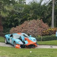 Dolor nivel: estampa su Ford GT Heritage Edition contra una palmera por "no estar familiarizado con el cambio manual"