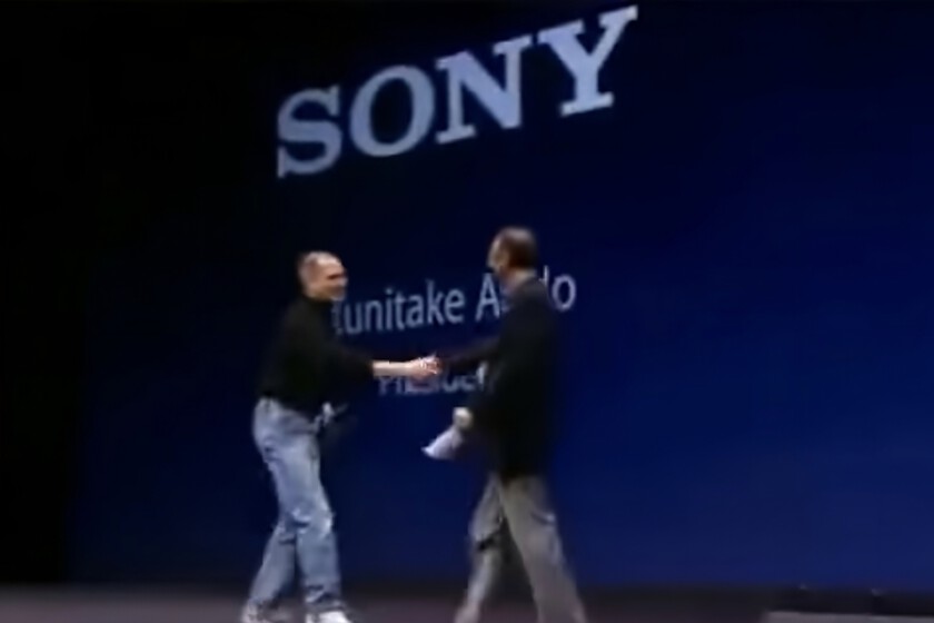Sony ha renunciado a fabricar sus televisores para poder salvarlos. A cambio, ha adoptado el modelo que Steve Jobs perfeccionó hace dos décadas