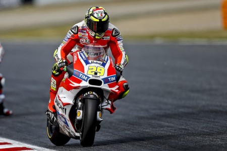 Andrea Iannone castigado, saldrá último en Assen. Sanción insuficiente para Jorge Lorenzo