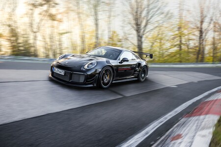 ¡Tiempazo! El Porsche 911 GT2 RS marca un 6:43.300 en Nürburgring y destrona al Mercedes-AMG GT Black Series