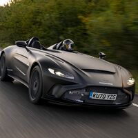 ¡Visceral! El Aston Martin V12 Speedster ya ha sacado de paseo sus 700 CV a cara descubierta