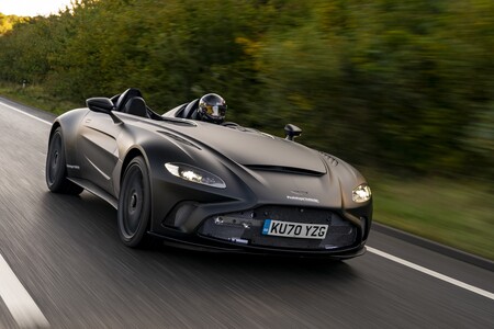 ¡Visceral! El Aston Martin V12 Speedster ya ha sacado de paseo sus 700 CV a cara descubierta
