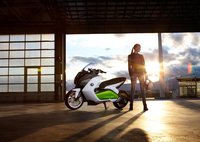 BMW Concept E Scooter, ahora nos presentan el hermano eléctrico