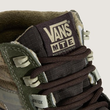 Estas zapatillas de Vans son el par perfecto para quienes buscan un look deportivo y conquistar las montañas al mismo tiempo