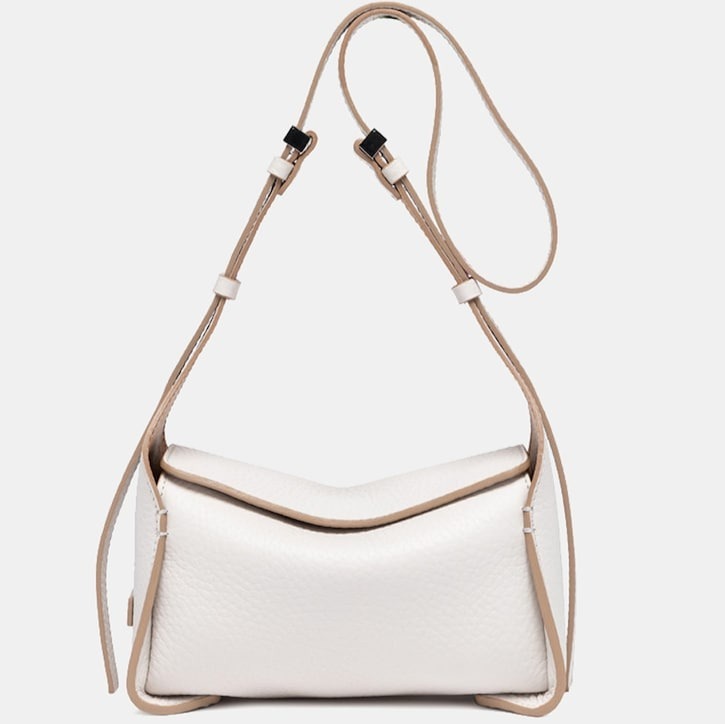 Gianni Chiarini
Bandolera Penélope de ni en piel color crema.