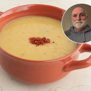 El truco del chef Jose Andrés para transformar las sobras de Nochebuena y Navidad en un caldo de pollo exquisito