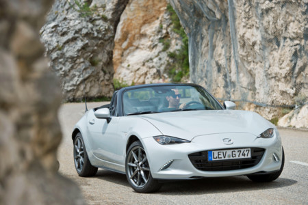 Te gusta el Mazda MX-5 y no eres el único, acaba de ser elegido Coche del Año en el Mundo 2016