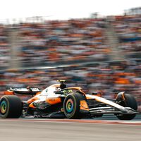 Lando Norris le birla la pole a Max Verstappen en Austin gracias a un oportuno accidente de George Russell