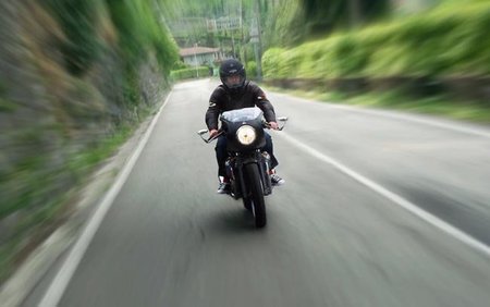 Moto Guzzi V7 Café con carenado