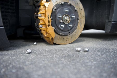 Nissan GT-R pies descalzos